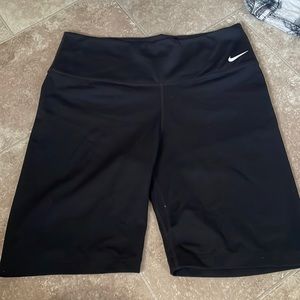 plain black nike biker shorts women